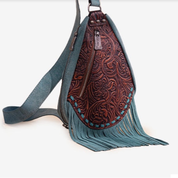 Montana West - TRINITY RANCH TOOLED FRINGE CROSSBODY SLING BAG. - Picture 2 of 4